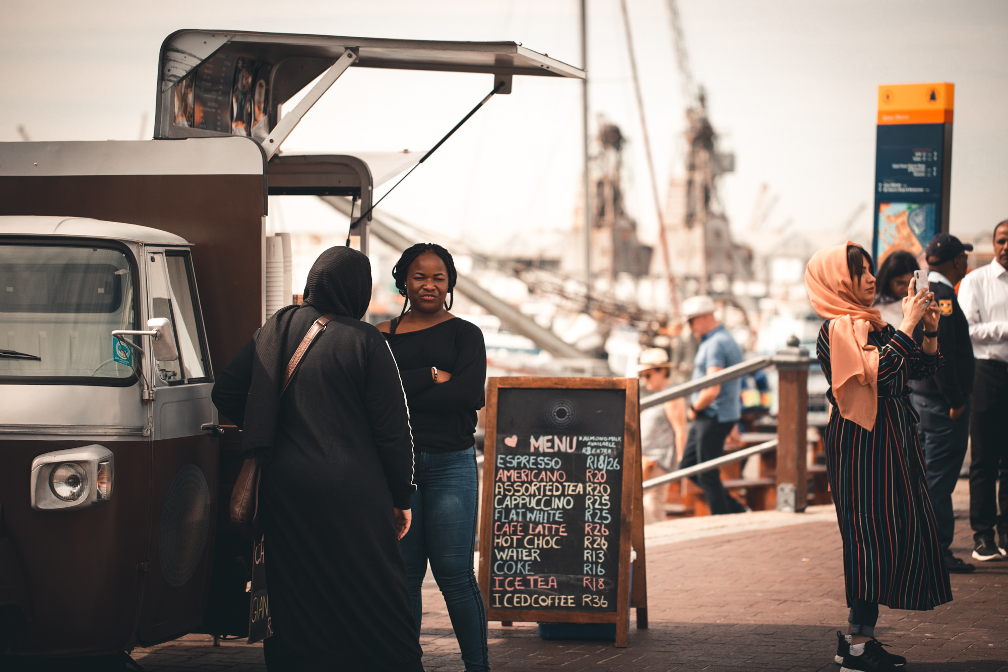 The city of Cape Town has so many different faces. Being named as a Rainbow Nation, this term by Desmond Tutu becomes so true in the Western Cape.