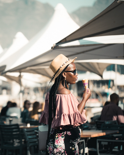 The city of Cape Town has so many different faces. Being named as a Rainbow Nation, this term by Desmond Tutu becomes so true in the Western Cape.